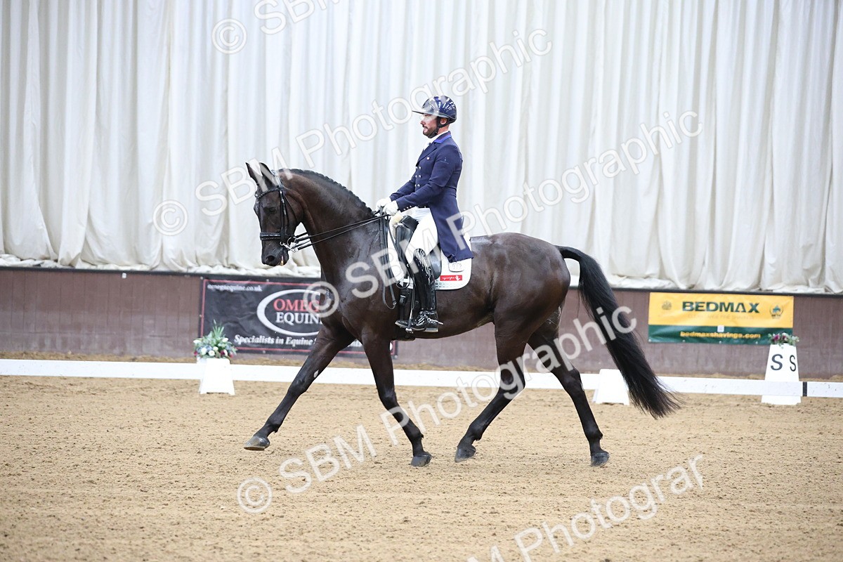 SBM_004315 - Class 9 - FEI Inter 1 Gold - 15.55-16.43