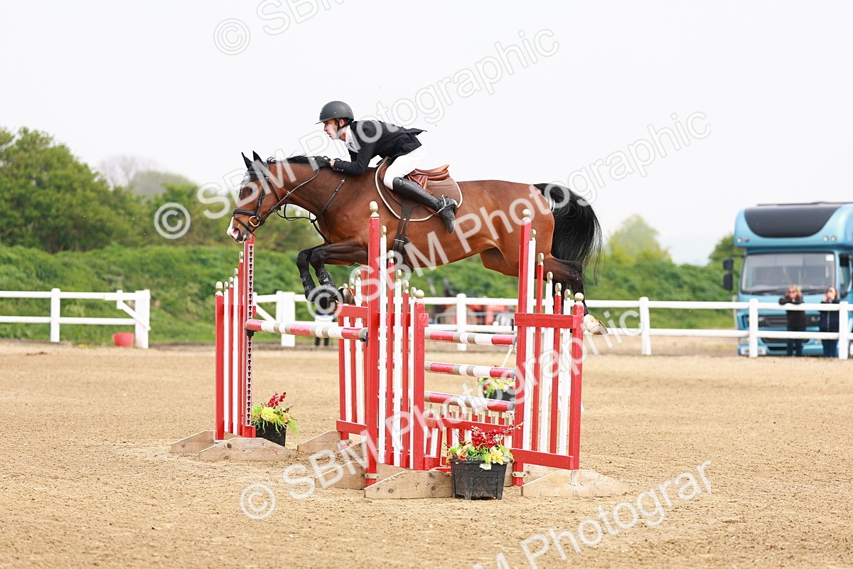  - Class 19 - Senior Foxhunter - 1.20m