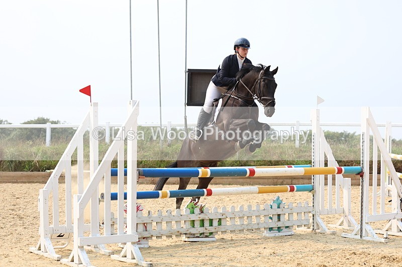 3E7A2521 - Class 8: Senior Newcomers/1.10m open