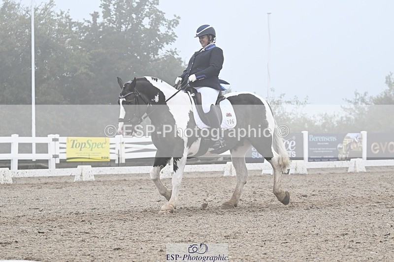 250907-150245-09017 - 106-Lucy.HamblettGalliano.Gold.Dust