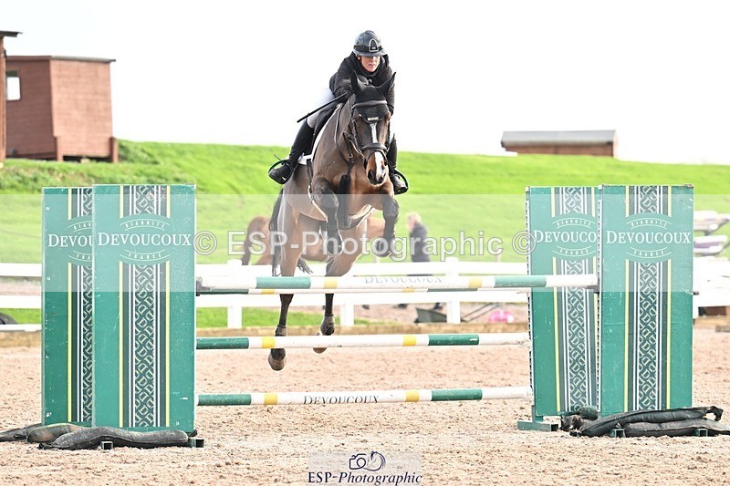 251206-140908-01245 - Cls 13 Snr Foxhunter and 1.20m