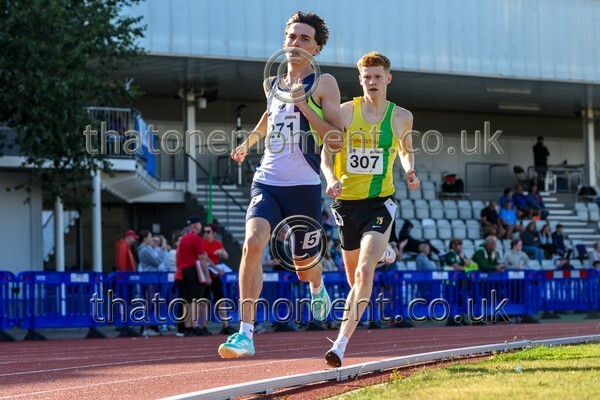 Age25SAT-918147 - Track Male