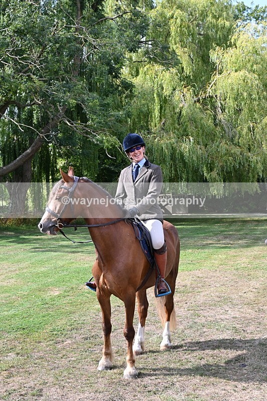 WJ6_3199 - Berks & Bucks - The Old farmhouse - Hound Exercise 20-08-25
