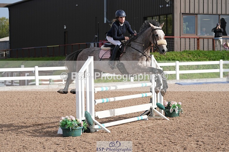 251005-101904-02510 - Cls 22 British Novice and 90cm