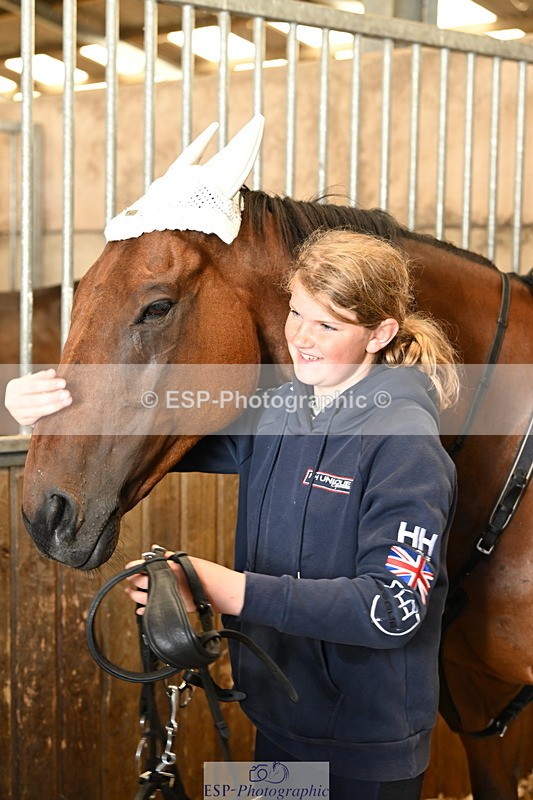 240809A-090329-00048 - Stable Shots