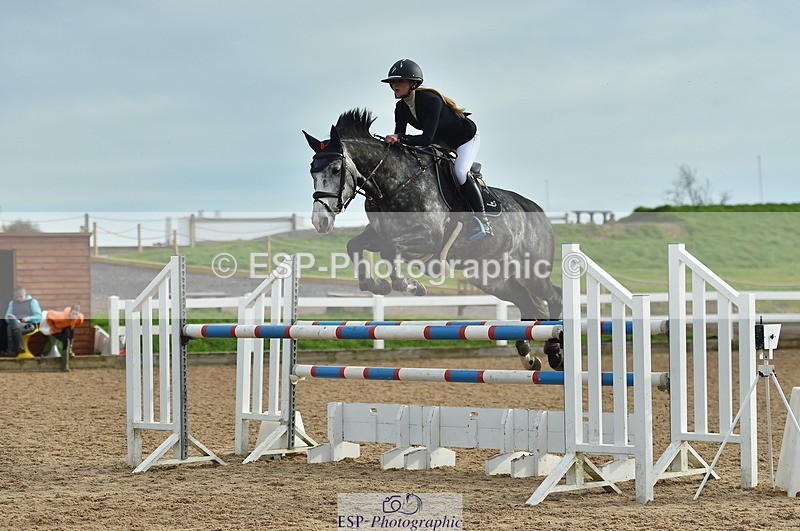 231111A-124442-01948 - Cls 12 Newcomers & 1.10m Open