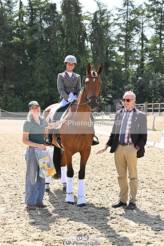 250810A-132547-06595 - Medium SILVER Presentations