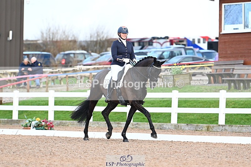 240218A-150958-09020 - 193-SARAH.RIDD-FIRST.KISS