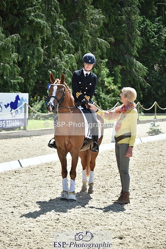 230811-131352-01477 - Adv Medium Silver Presentations