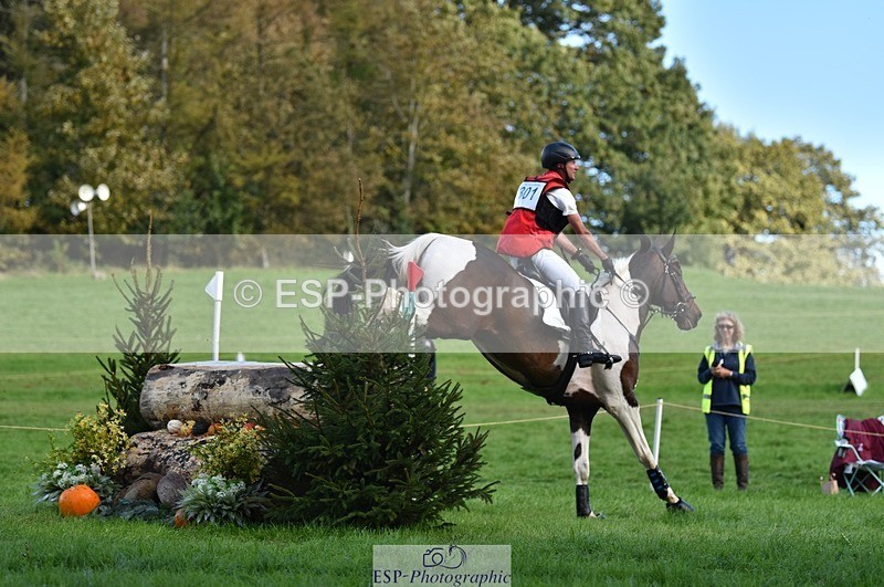 231022-130922-28838 - 301-WESTCEFFYL.KINGSWAY.LAD-Ben.Lee.Liles-XC