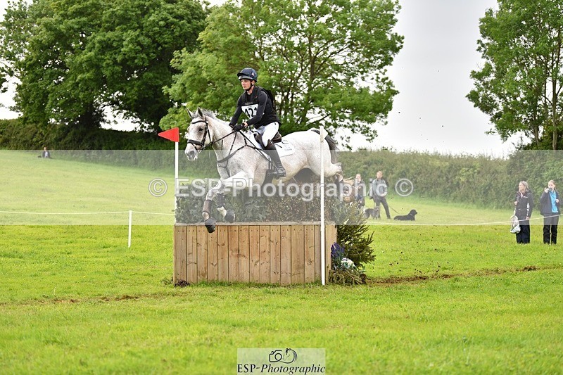 240526-132938-22586 - 421-ASK_FOR_MANCHIER-Tom_Jackson