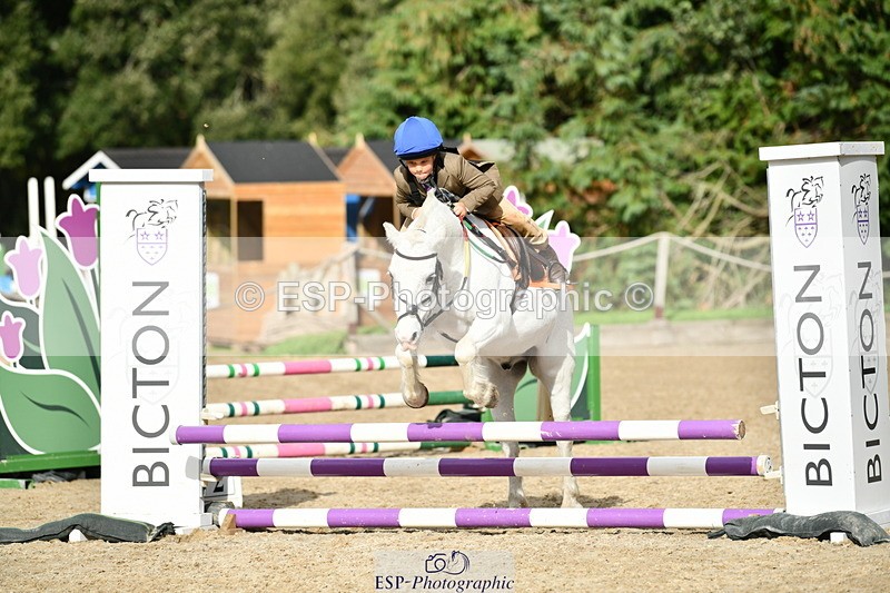 251004A-150453-01653 - Classes 8 & 9 70cm