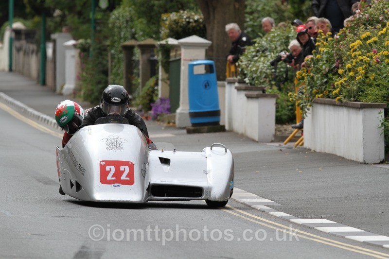 Mike Cookson & Alun Thomas - Sure Sidecar Race 2