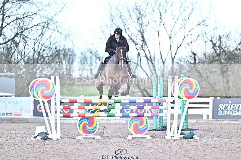 251203-131132-00642 - Cls 4 Newcomers and 1.10m Open