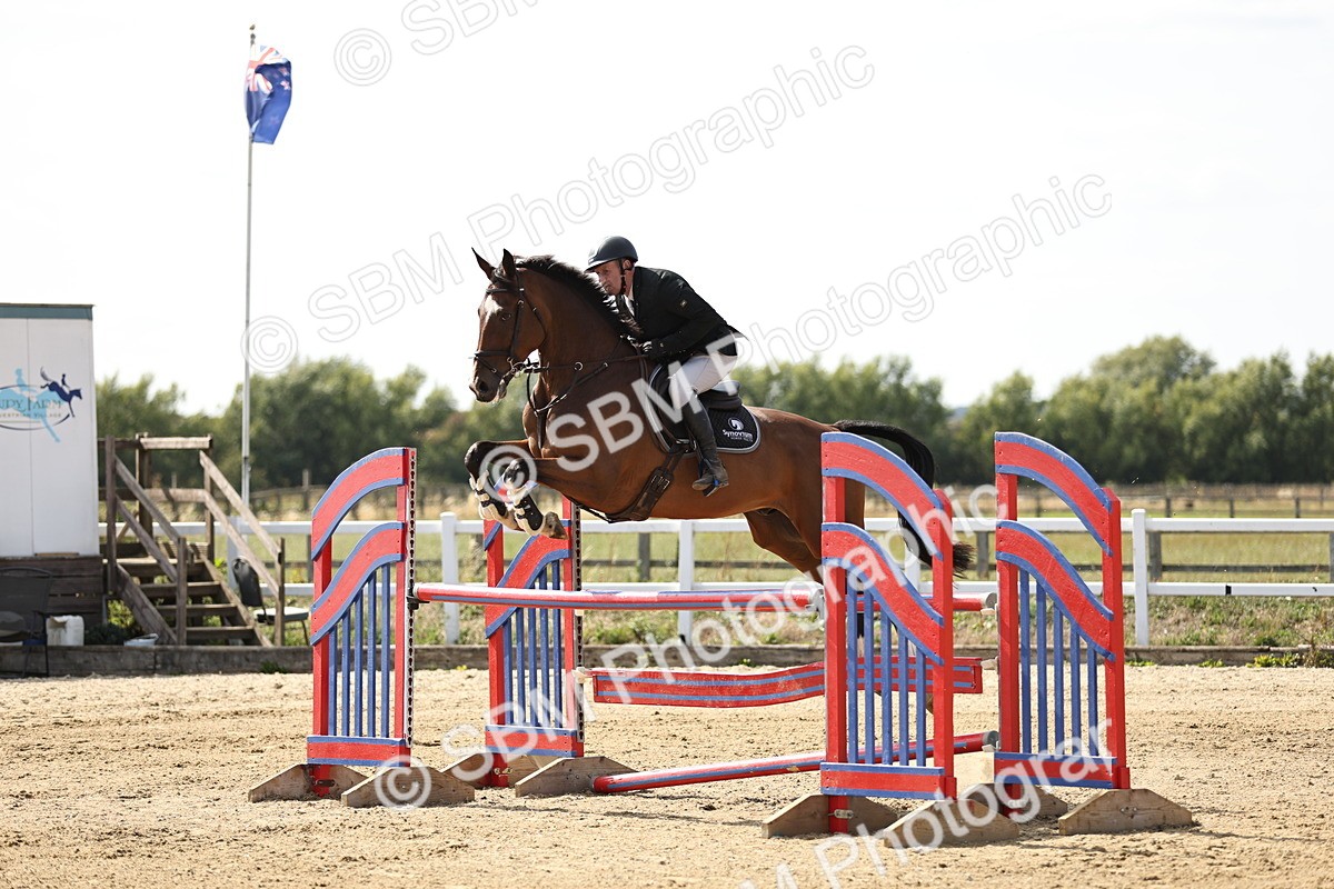 SBM_005131 - Class 6 = Senior Newcomers - 1.10m Open