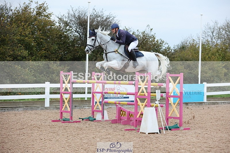 241101A-155946-03171 - FRI Cls 8 National 1.30m