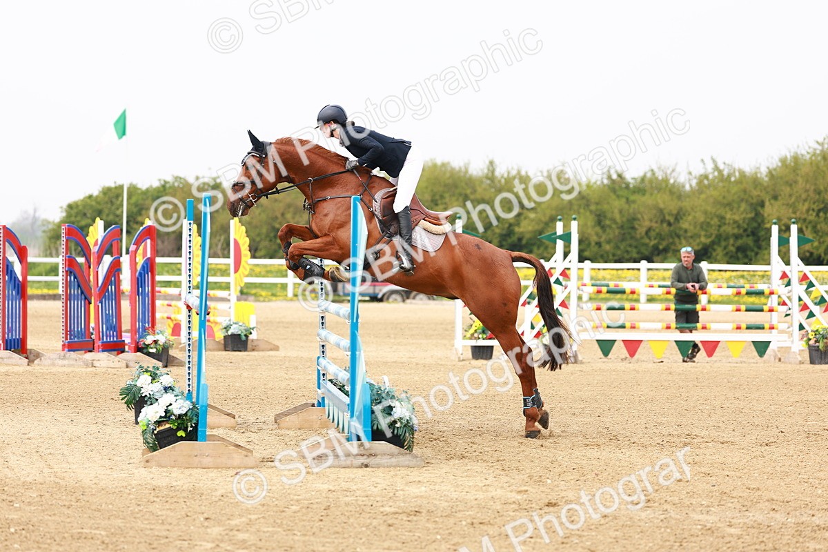  - Class 19 - Senior Foxhunter - 1.20m