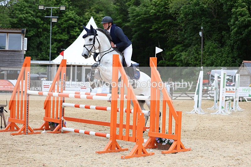 3E7A9393 - Class 8: Senior Newcomers/1.10m open