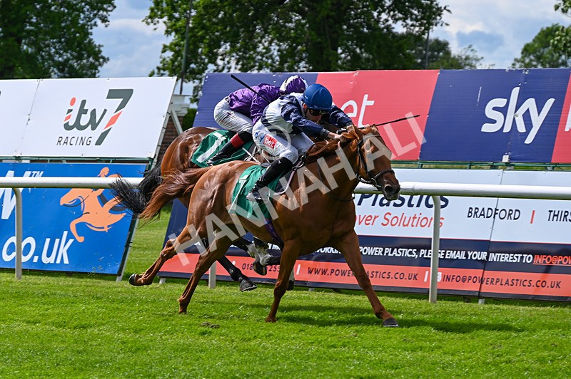 310526-Race 1-Alfred Wallace-7947 - Race 1 15.45pm Enter ITV7 For Free Novice Stakes