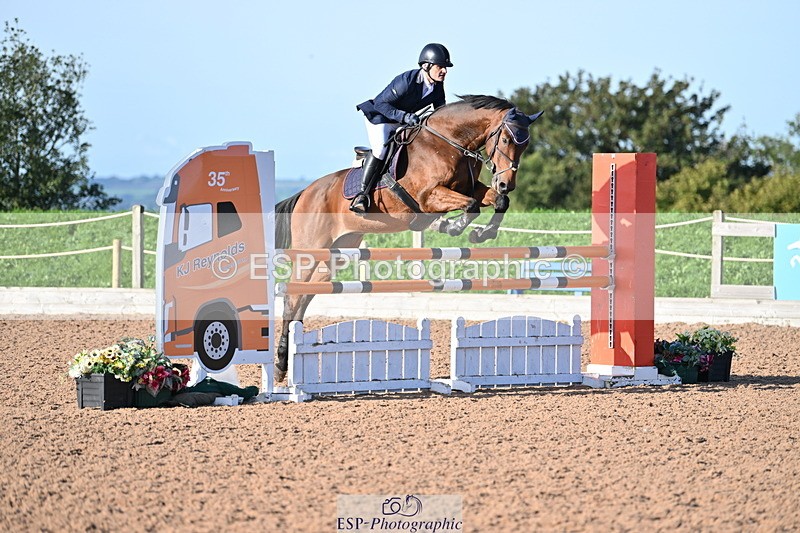 231015A-101030-07146 - Cls 28 Newcomers & 1.10m Open