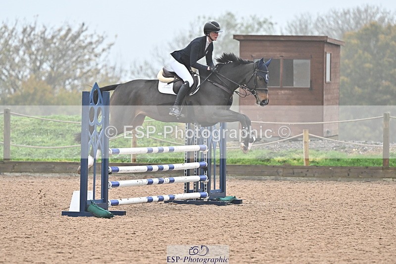 241103A-102704-06647 - SUN Cls 18 British Novice and 90cm Open