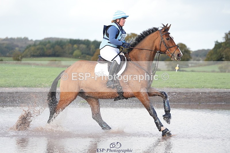 251024A-153146-14466 - C-240-Issy.Hollidge