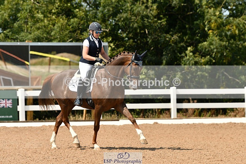 250817-130138-09806 - 214-Verity.PerryVogue