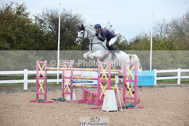 241101A-155945-03170 - FRI Cls 8 National 1.30m