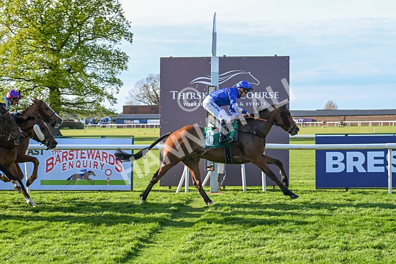 220425-Race 4-Jez Bomb-9115 - Race 4