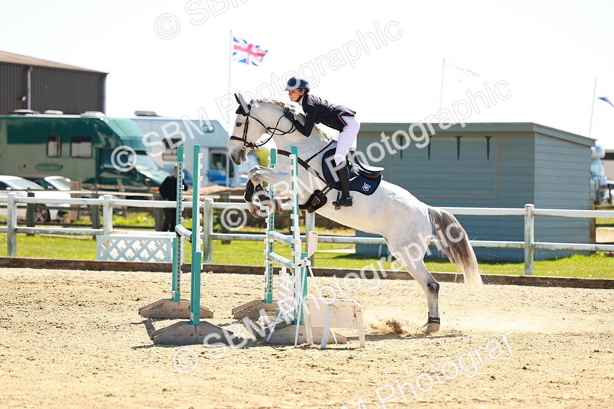 SBM_001299 - Class 4 - Senior Newcomers 1.10m