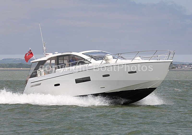 130609 AQUESTON SEALINE S42 WT7A2301 - Motorboats - Hardtop