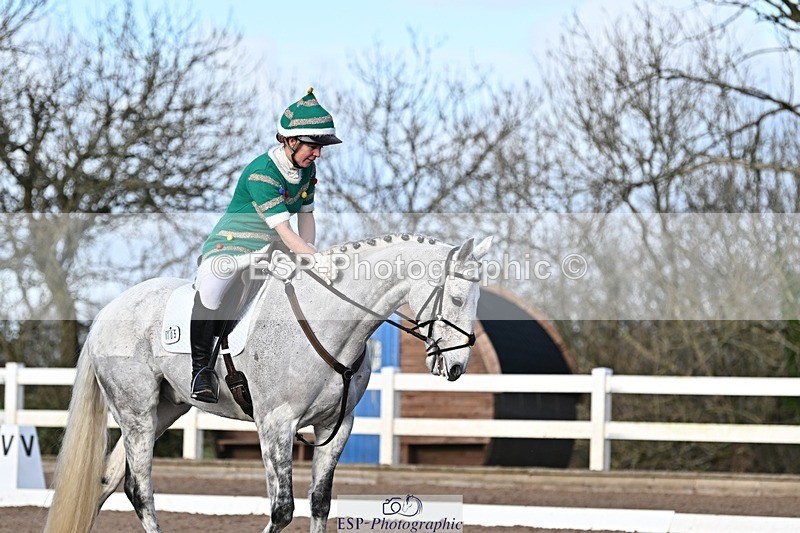 241214-111941-01374 - 105-Janine.Paterson-Machas.Grey