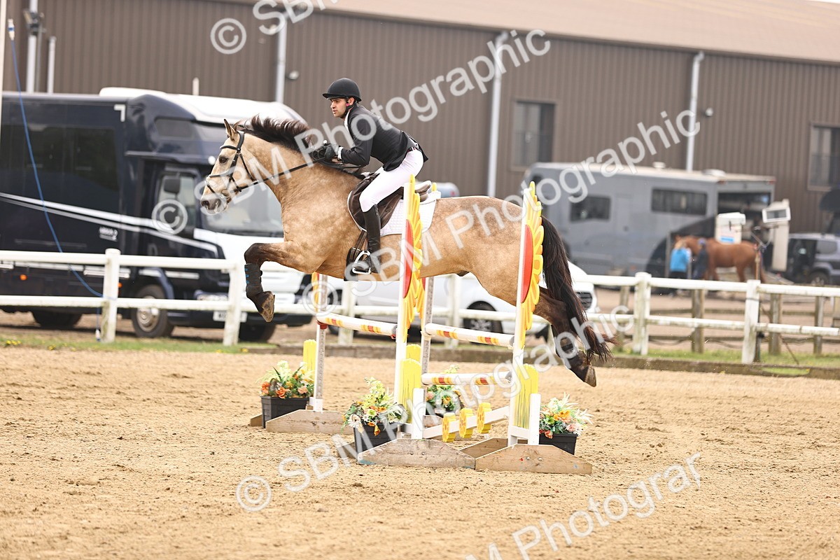  - Class 15 - Senior British novice - 90cm