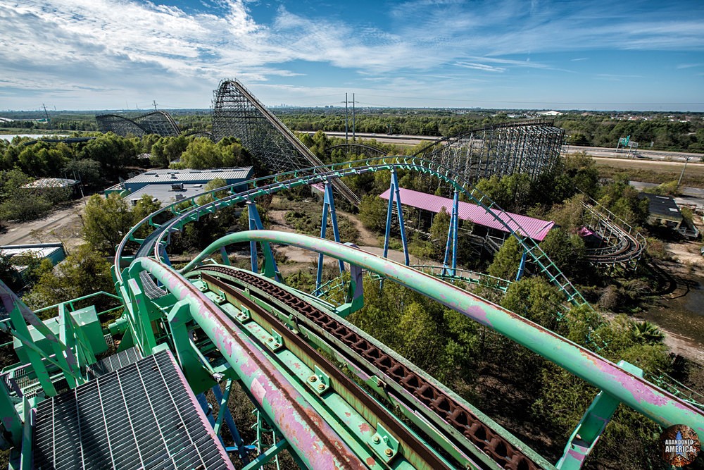 Abandoned Six Flags (New Orleans, LA) | Jester Ride Crest - Six Flags New Orleans