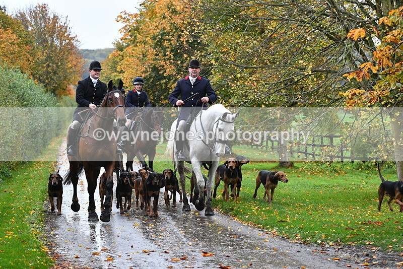 WJ5_6108 - B&B walk back for Hunt Tea !