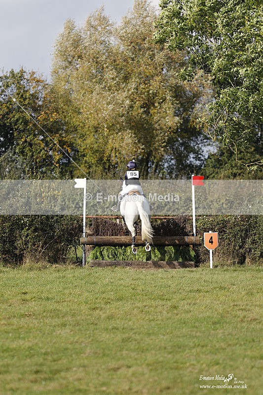  WWHT 171021 3310 - Intermediate (0.90m)  17/10/21