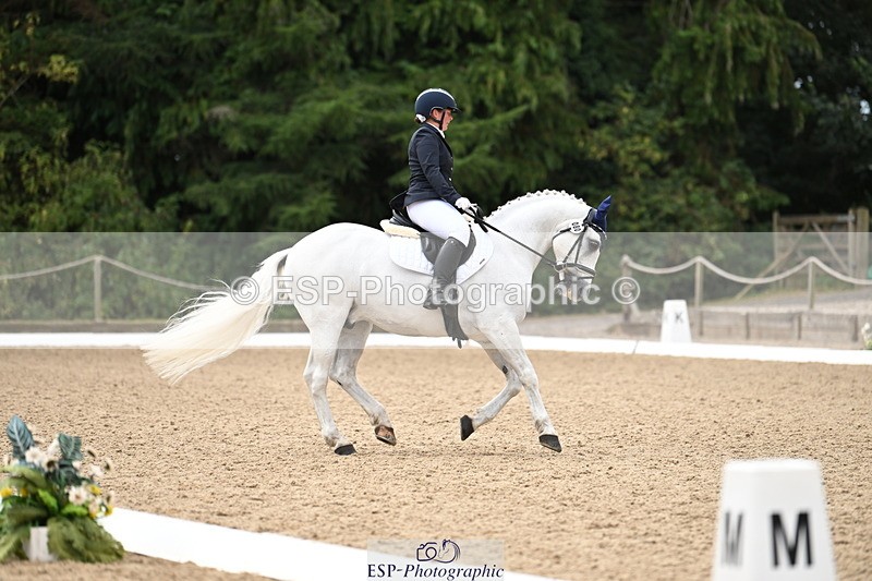 250808A-110405-00568 - 080-Becky.AndrewsTyan.Talk.of.the.town