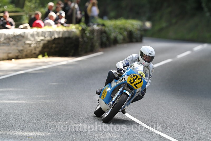 FOM_1049 - Classic TT Lap of honour