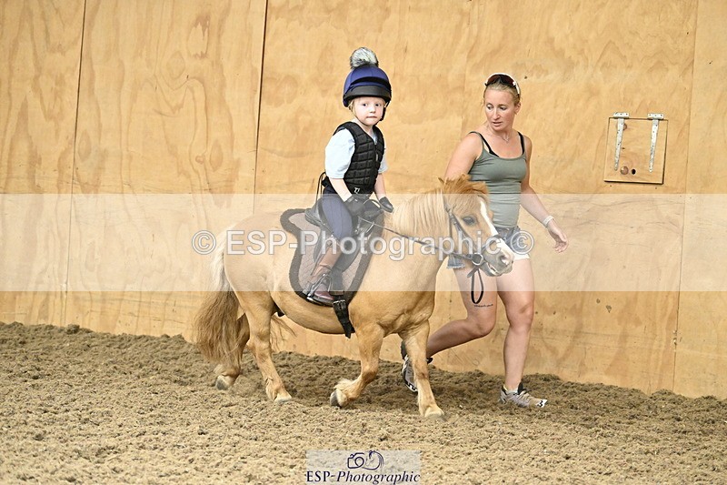 240728B-142935-00567 - Theo and Gemma's Groups Indoor