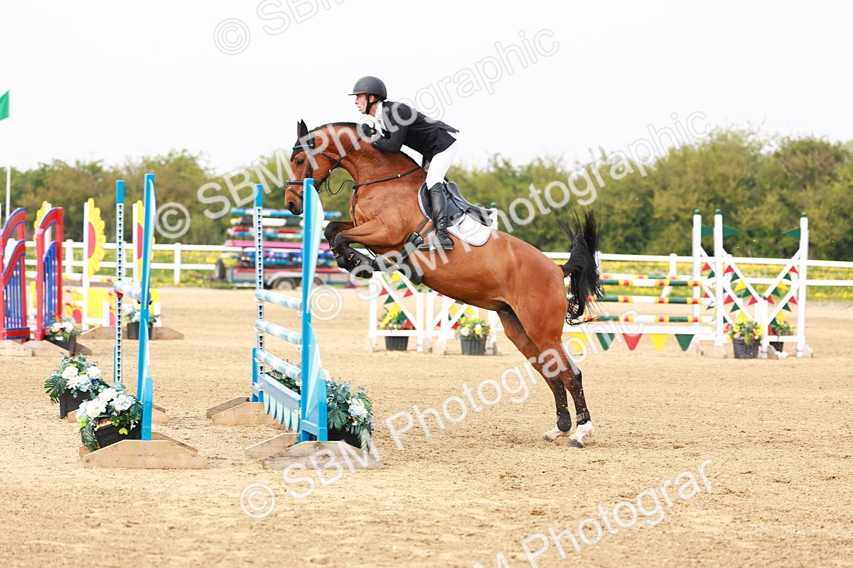  - Class 19 - Senior Foxhunter - 1.20m