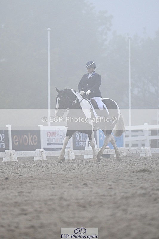 250907-145731-08984 - 106-Lucy.HamblettGalliano.Gold.Dust