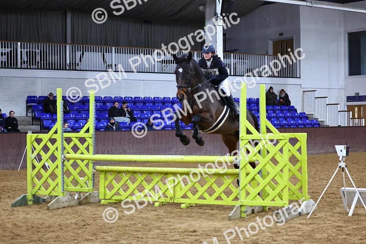 SBM_002709 - Class 6 - Holly & Ivy Stakes - 90cm