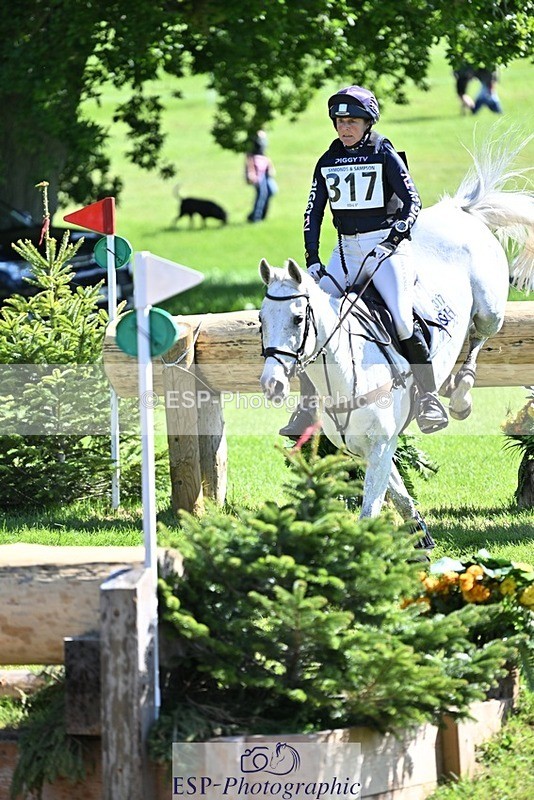 240525-100759-11823 - 317-FILIPO-Piggy_March