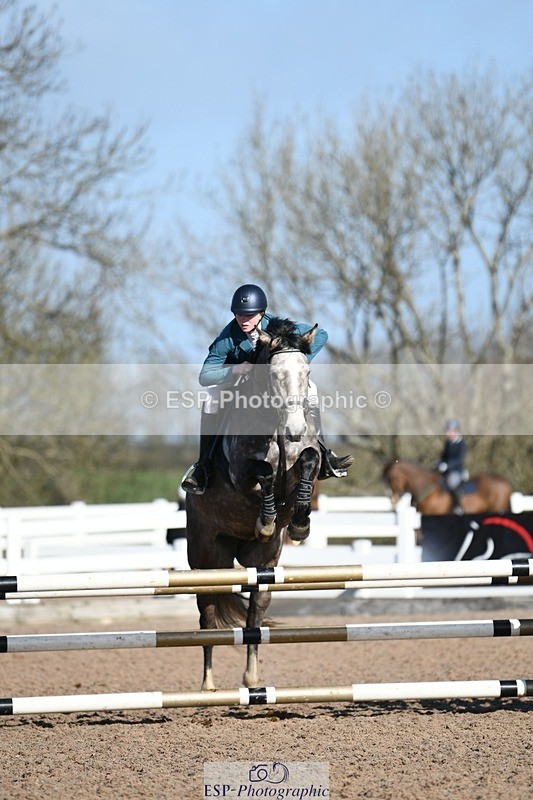 250330-101109-06021 - Cls 32 British Novice and 90cm