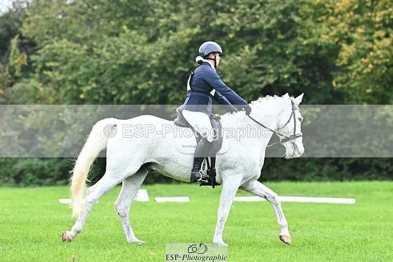 241024-115949-02577 - 321-Hannah.Underhill-DONBEG.GREY