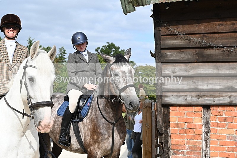 WJ6_3339 - Berks & Bucks - The Old farmhouse - Hound Exercise 20-08-25