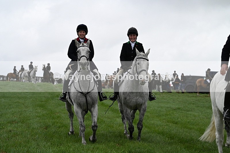 WJ7_8755 - Meet Staff & Hounds