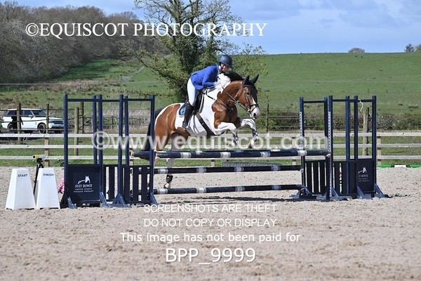 BPP_9999 - CLASS 19 SUN Senior British Novice/ 90cm Open