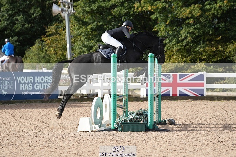 251005-102033-02518 - Cls 22 British Novice and 90cm