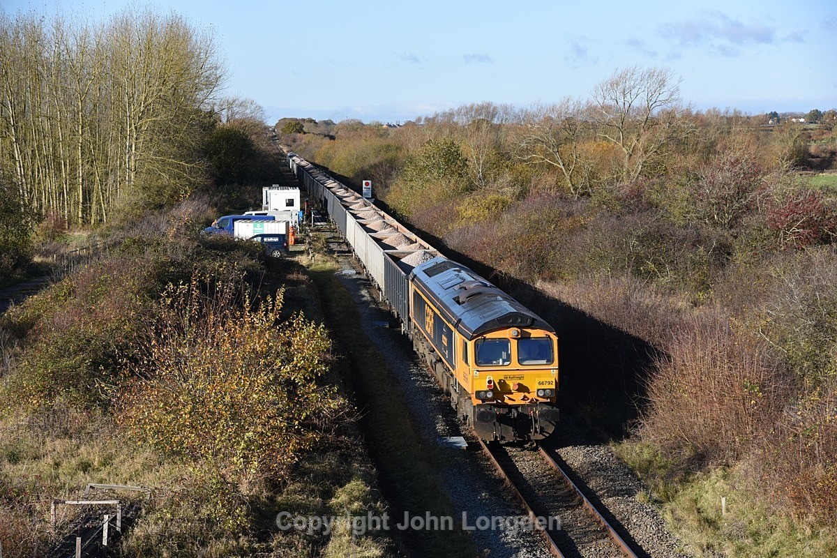 JL - 23.11.23 66792 6M58 Tytherington - Quainton, Blackgrove Rd - Chiltern Routes (north to south)